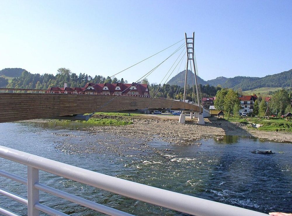 File:Sromowce Nizne kladka piesza.jpg - Wikimedia Commons