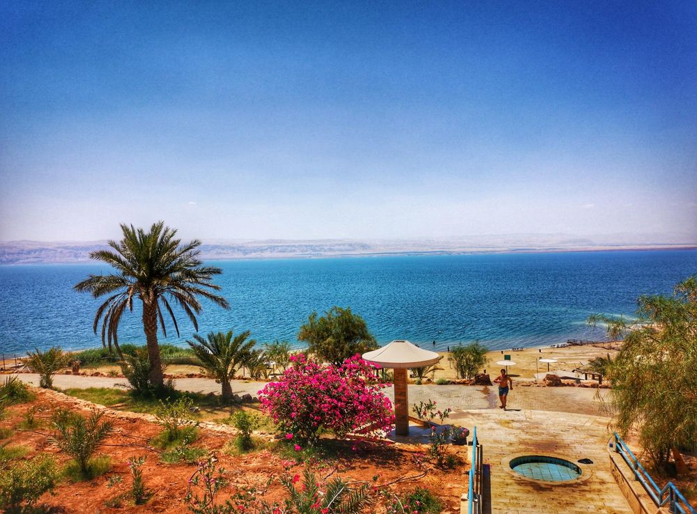 File:Dead Sea beach in Jordan.jpg - Wikimedia Commons
