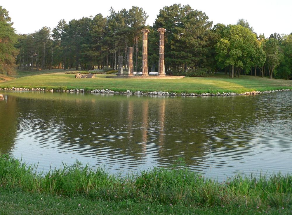File:Pioneers Park (Lincoln) columns 1.JPG - Wikimedia Commons