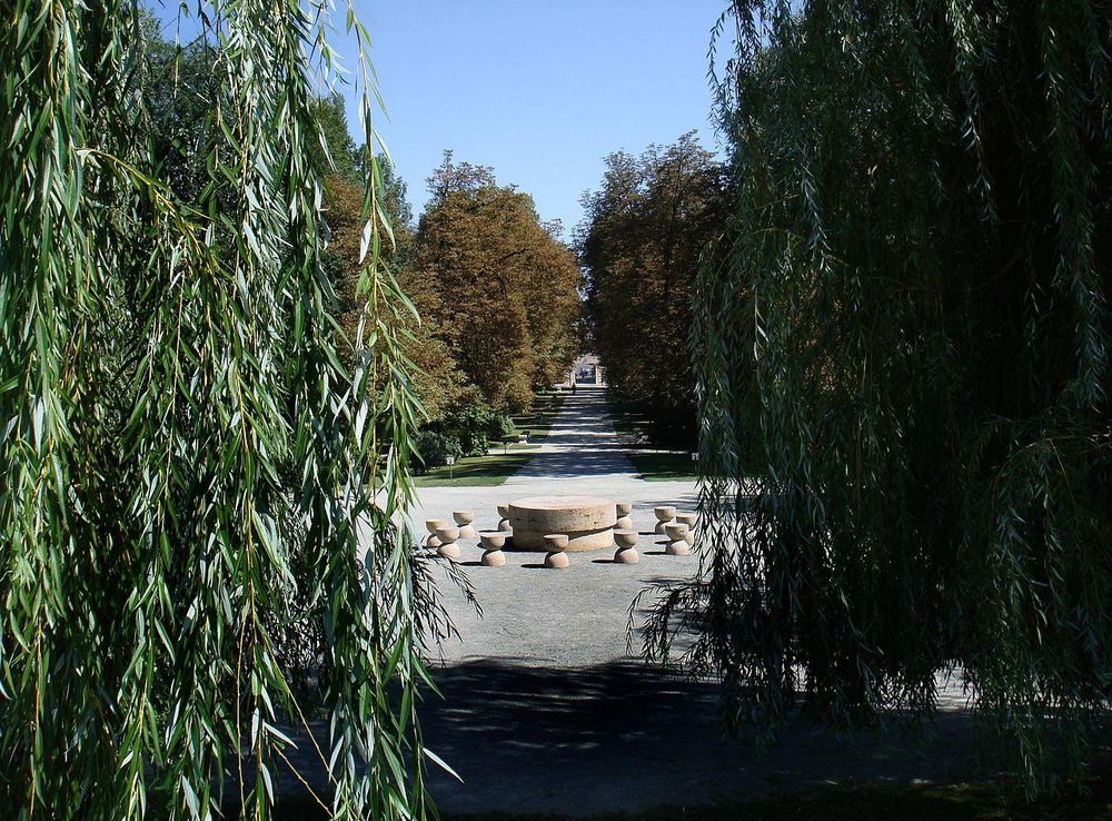 Fișier:Parcul din Târgu Jiu cu Calea Eroilor.jpg - Wikipedia