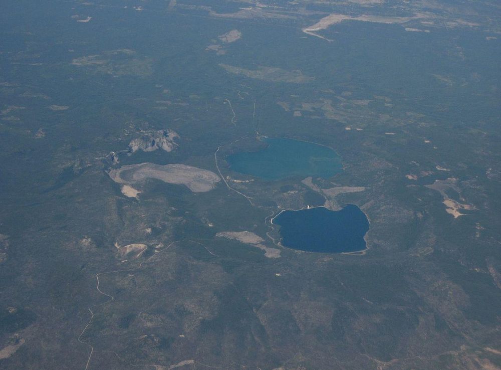 File:Newberry Crater National Volcanic Monument, Oregon (1290856867).jpg -  Wikimedia Commons