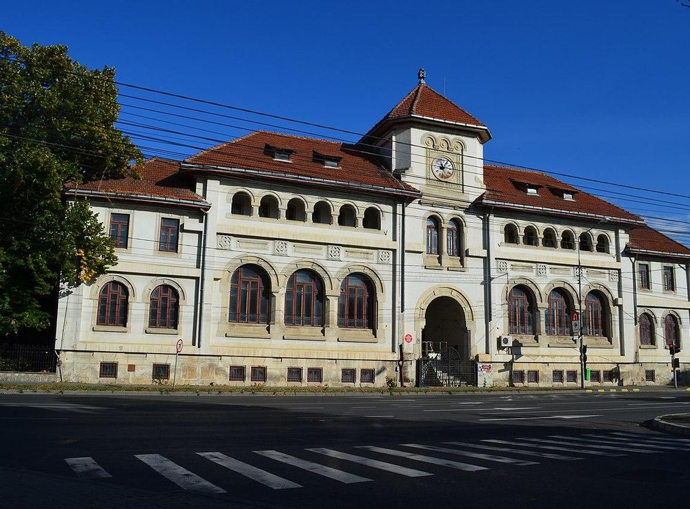 File:Tribunalul Judetean Vrancea, Focsani.JPG - Wikimedia Commons