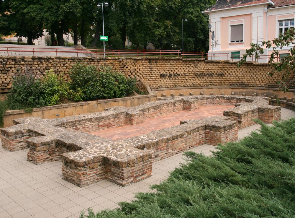 File:Pécs - Early Christian Mausoleum 01.JPG - Wikimedia Commons