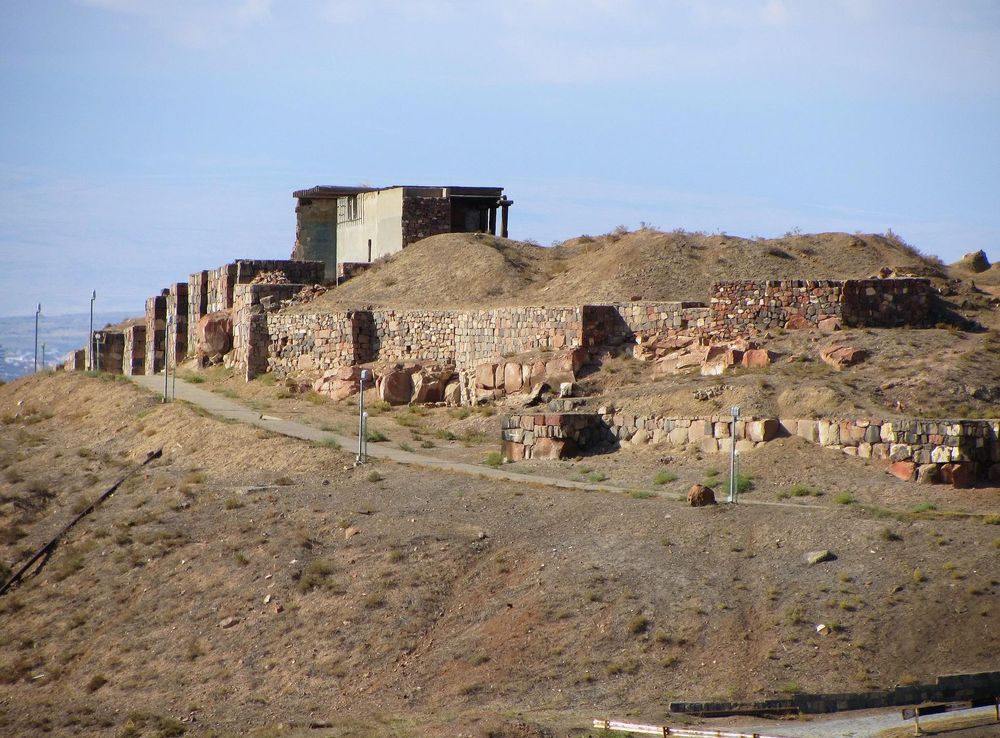 File:Erebuni Fortress, Yerevan, Armenia 05.JPG - Wikimedia Commons