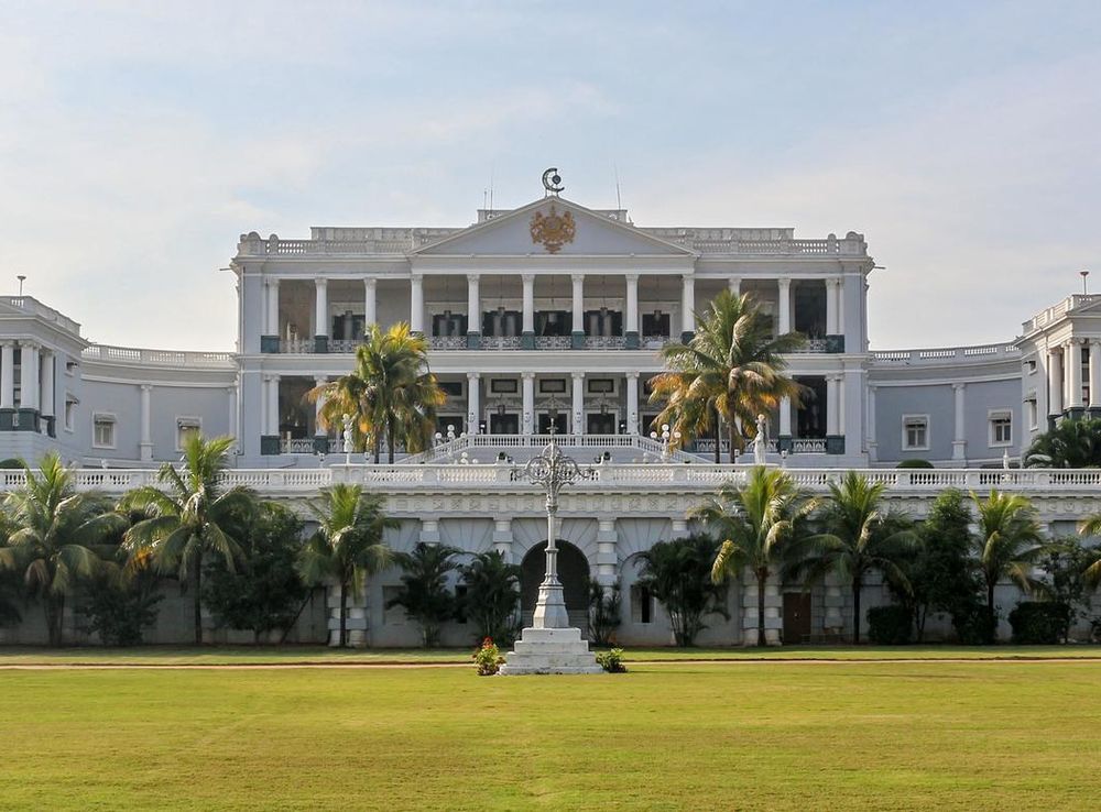 File:Falaknuma Palace 01.jpg - Wikimedia Commons