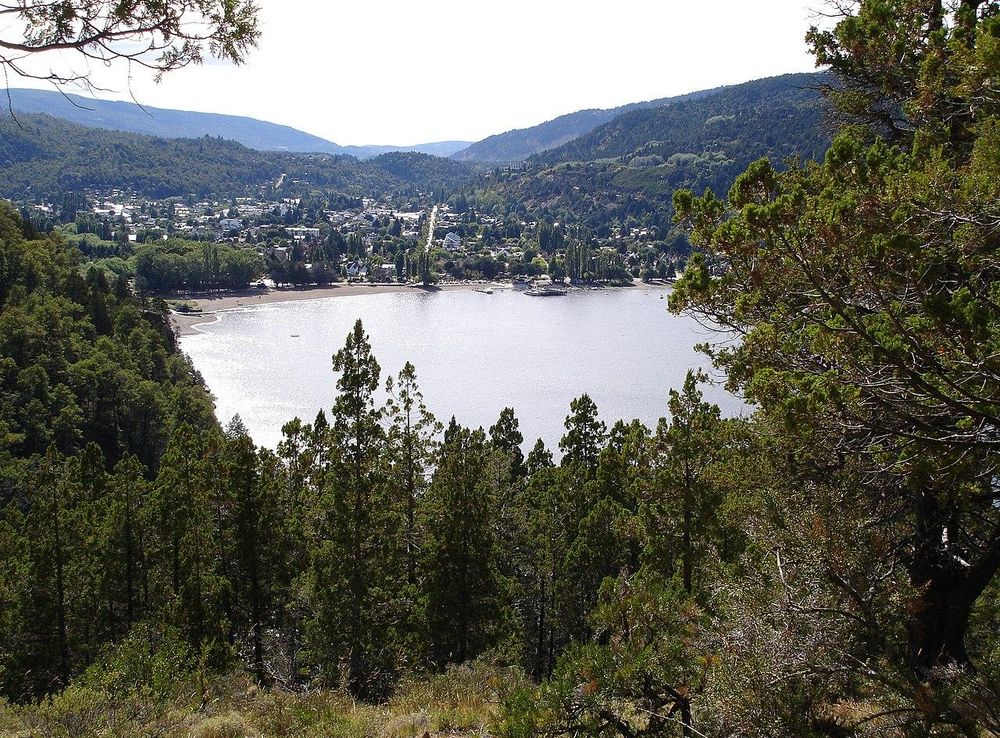 File:Vista de la ciudad de San Martin de los Andes desde Mirador Bandurrias.JPG  - Wikimedia Commons