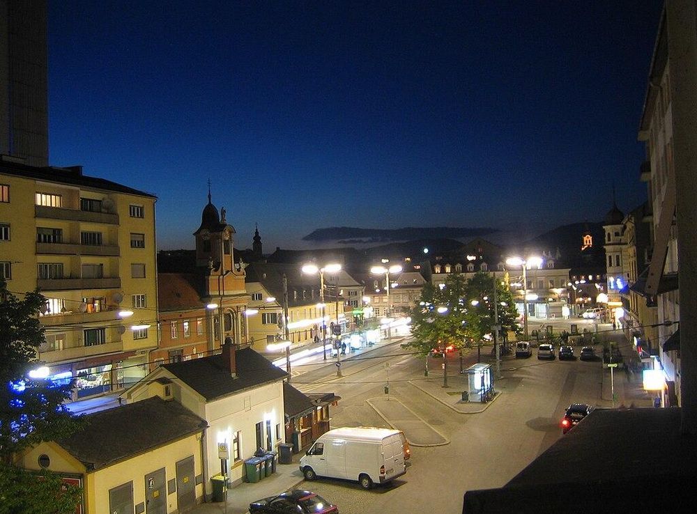 File:Graz Griesplatz bei Nacht.JPG - Wikimedia Commons