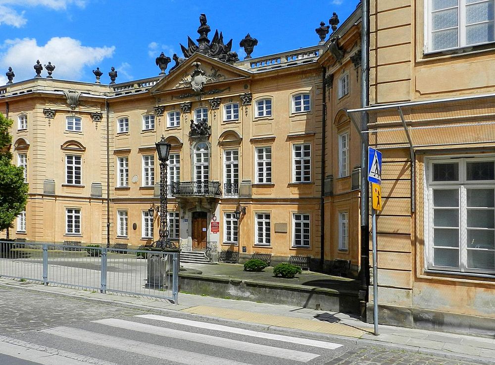File:Sapieha Palace (1).JPG - Wikipedia