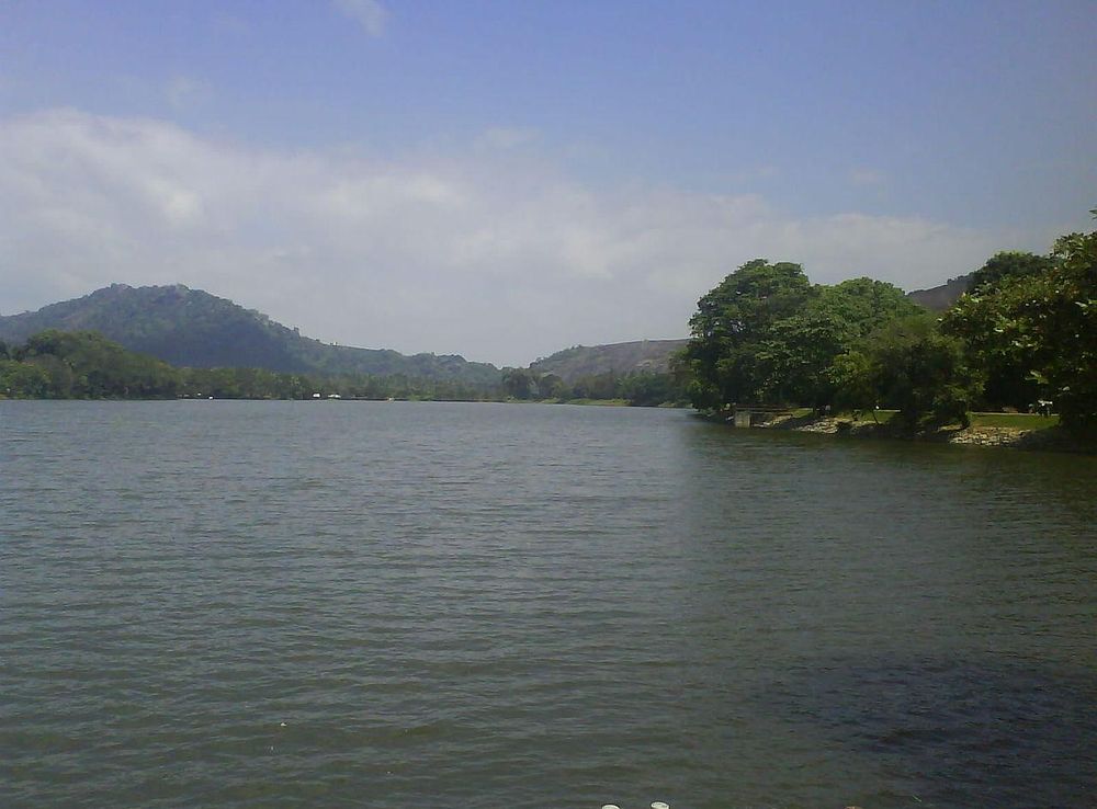 File:Kurunegala lake 1.JPG - Wikimedia Commons