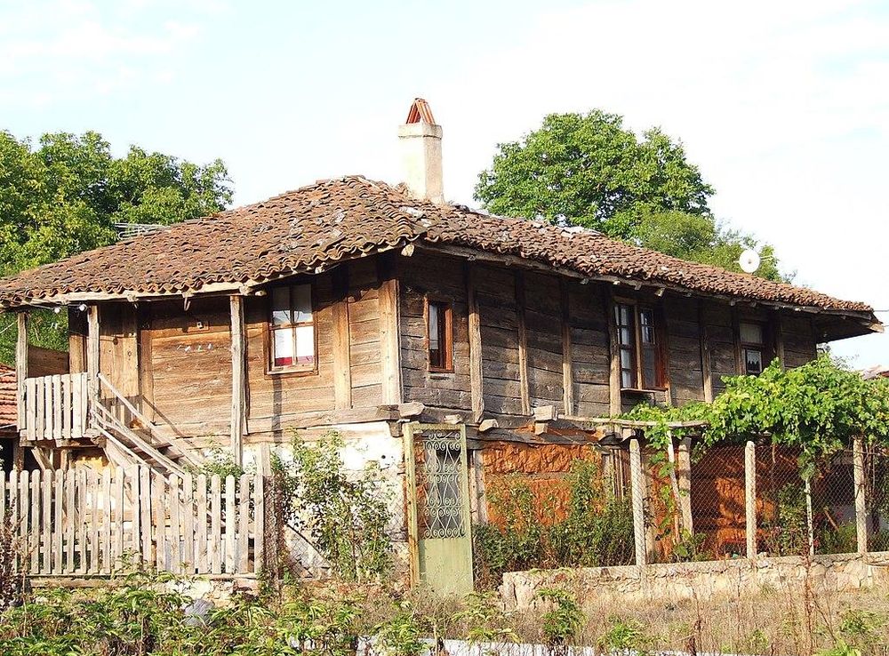 File:Brashlyan kashta.JPG - Wikimedia Commons
