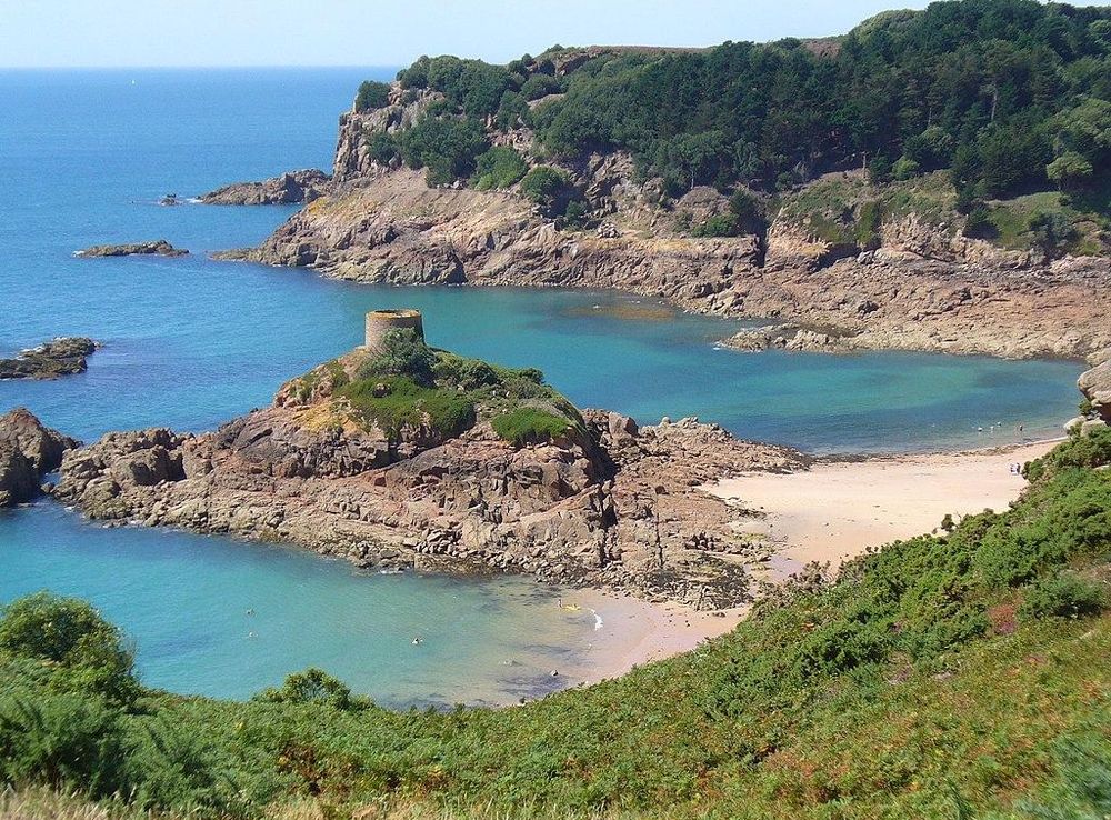 File:L'Île au Guerdain Jersey.JPG - Wikimedia Commons
