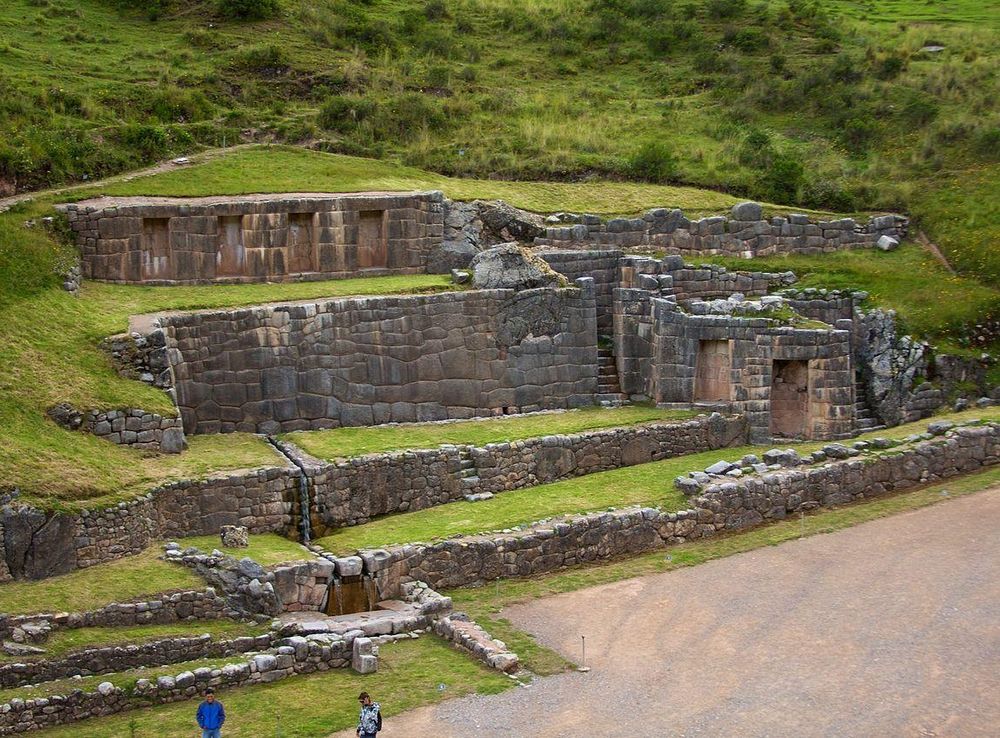 File:Peru - Cusco Sacred Valley & Incan Ruins 037 - Tambomachay  (6946523068).jpg - Wikimedia Commons
