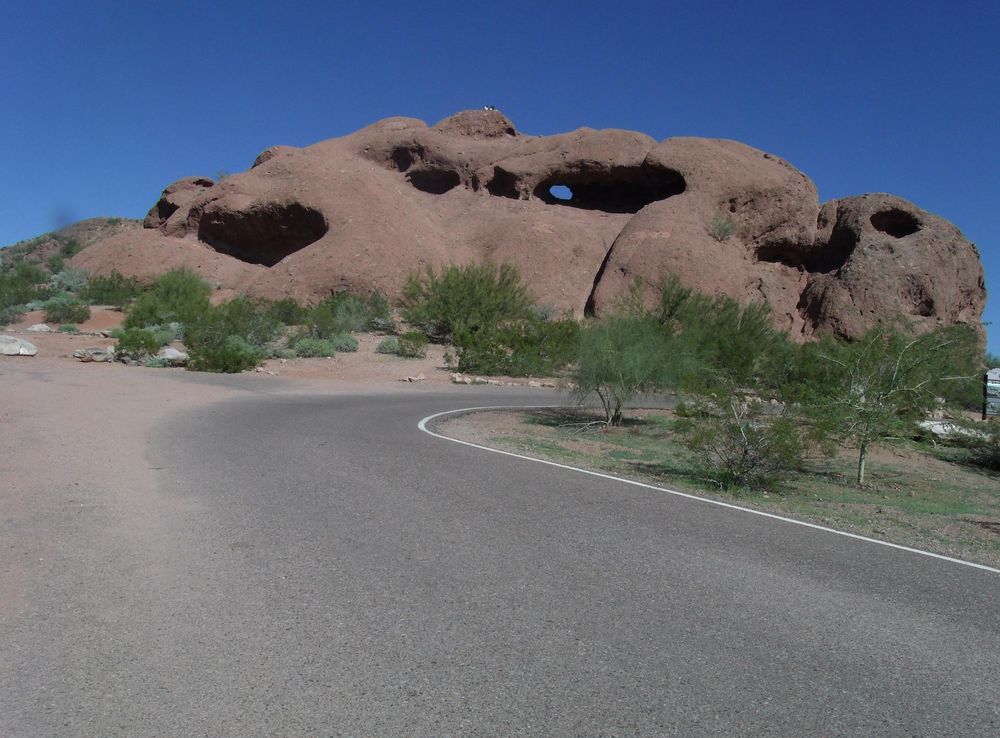 File:Phoenix-Hole-in-the-Rock-Papago Park.JPG - Wikimedia Commons