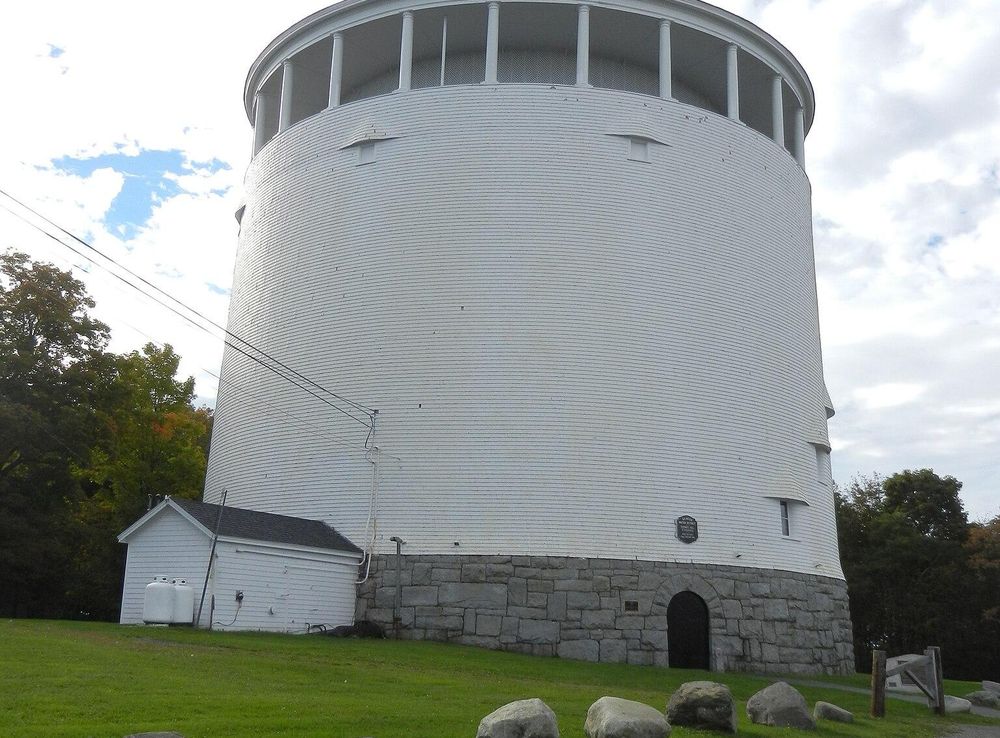File:Thomas Hill Standpipe - Bangor ME.JPG - Wikimedia Commons