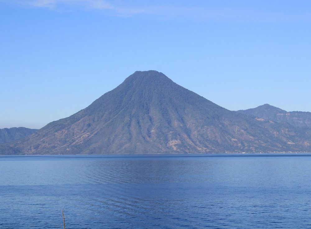 File:Lake Atitlan, Volcan San Pedro (15339126093).jpg - Wikimedia Commons