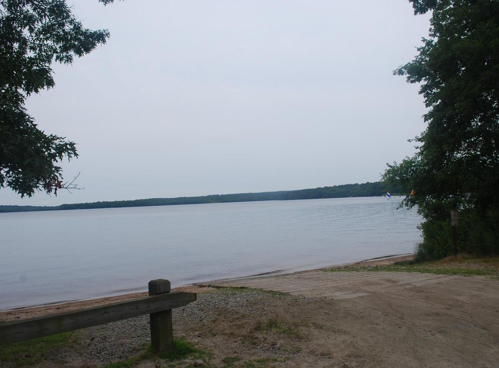 File:Watchaug Pond.JPG - Wikimedia Commons