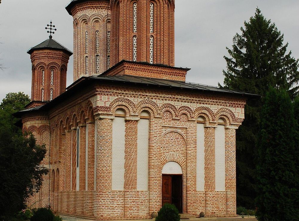 File:RO IF Snagov monastery church.JPG - Wikimedia Commons