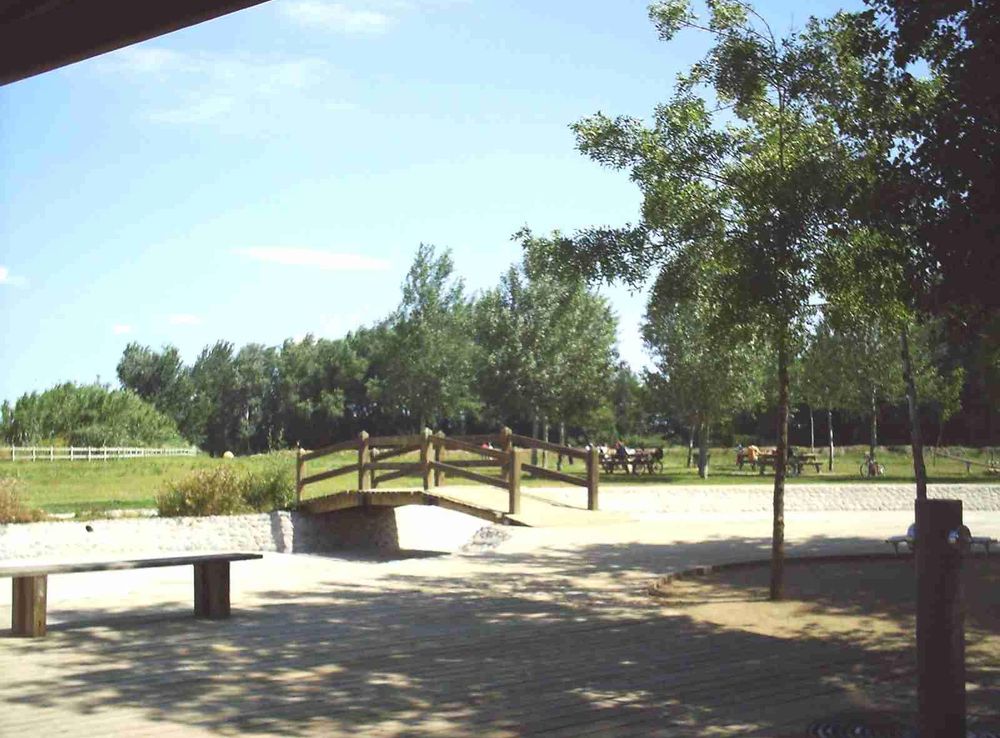 File:Parc de la Mitjana.JPG - Wikimedia Commons
