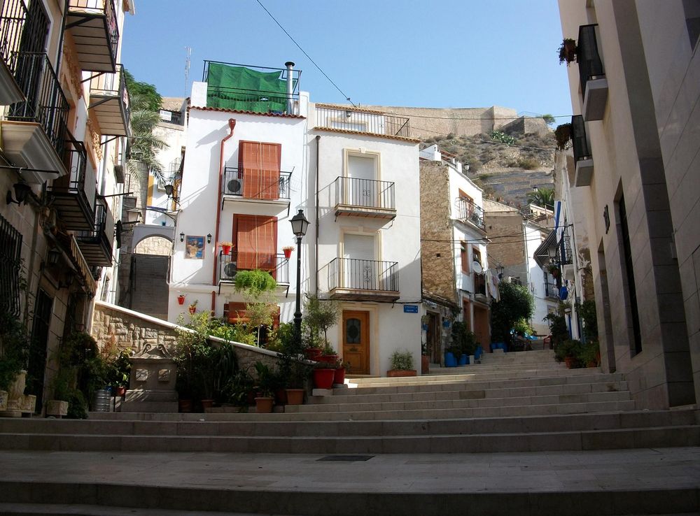 File:Barri de la santa Creu, Alacant.JPG - Wikimedia Commons