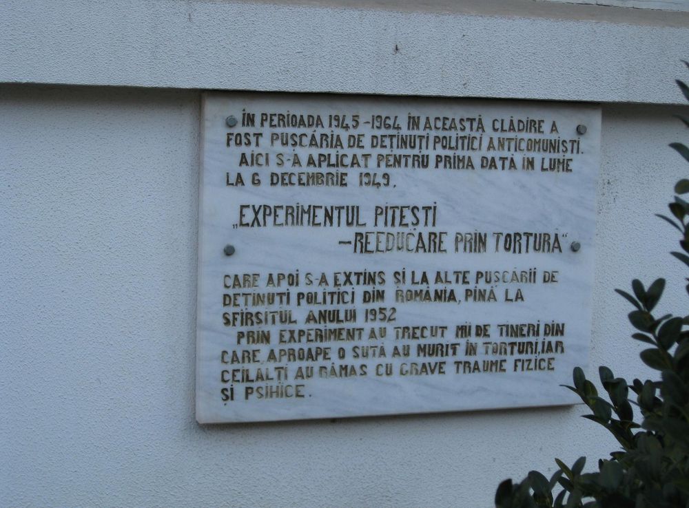 File:Pitesti prison plaque.JPG - Wikimedia Commons