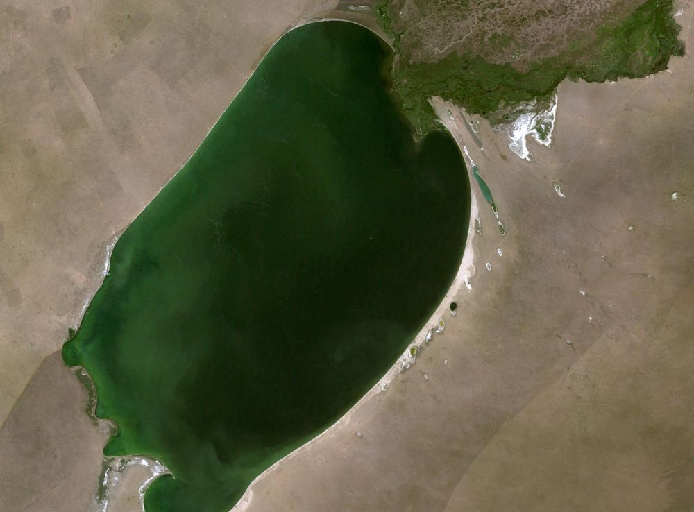 File:Buir Nuur in Eastern Mongolia and in China (Inner Mongolia), LandSat-7  2005-08-9.png - Wikipedia