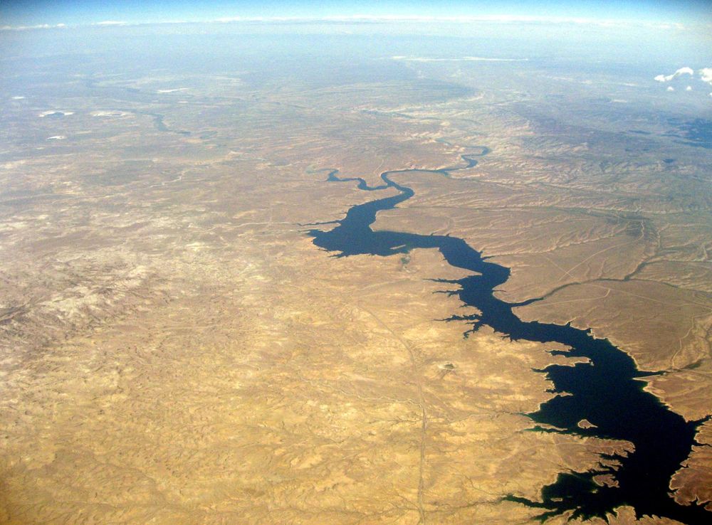 File:Flaming Gorge Reservoir aerial.jpg - Wikimedia Commons