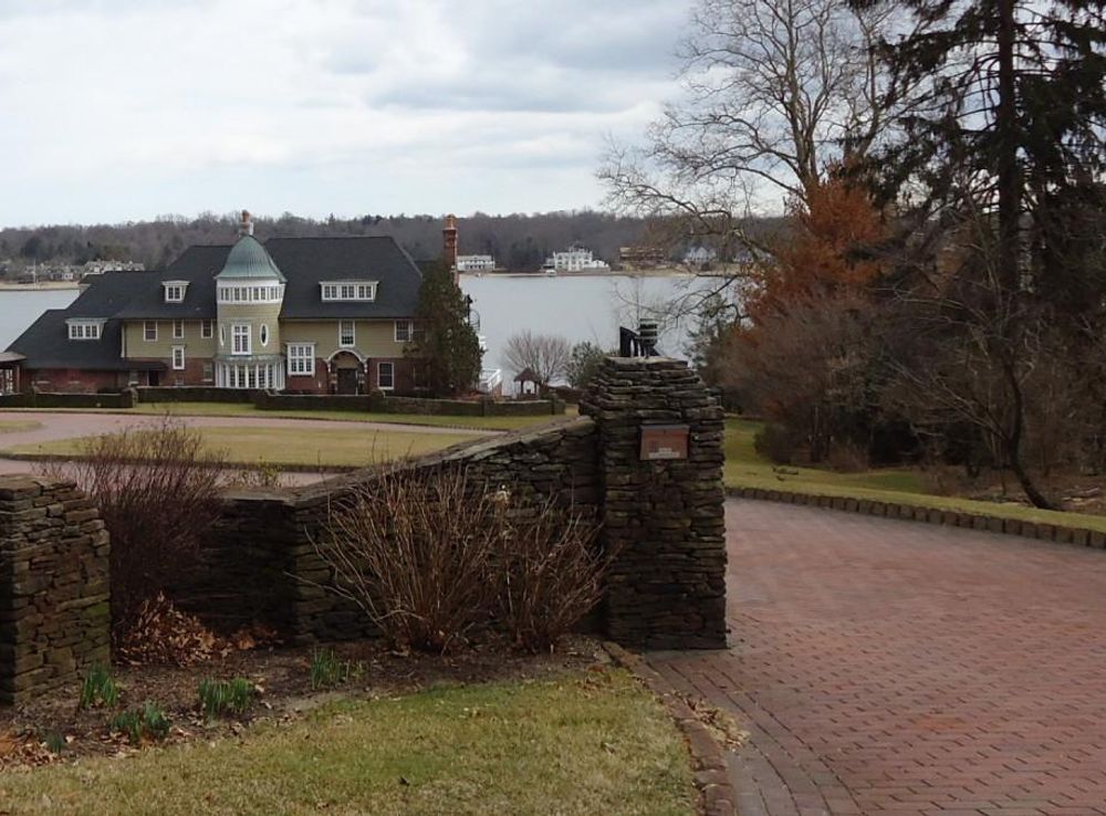 File:Estate and house in NJ near Red Bank NJ.JPG - Wikimedia Commons
