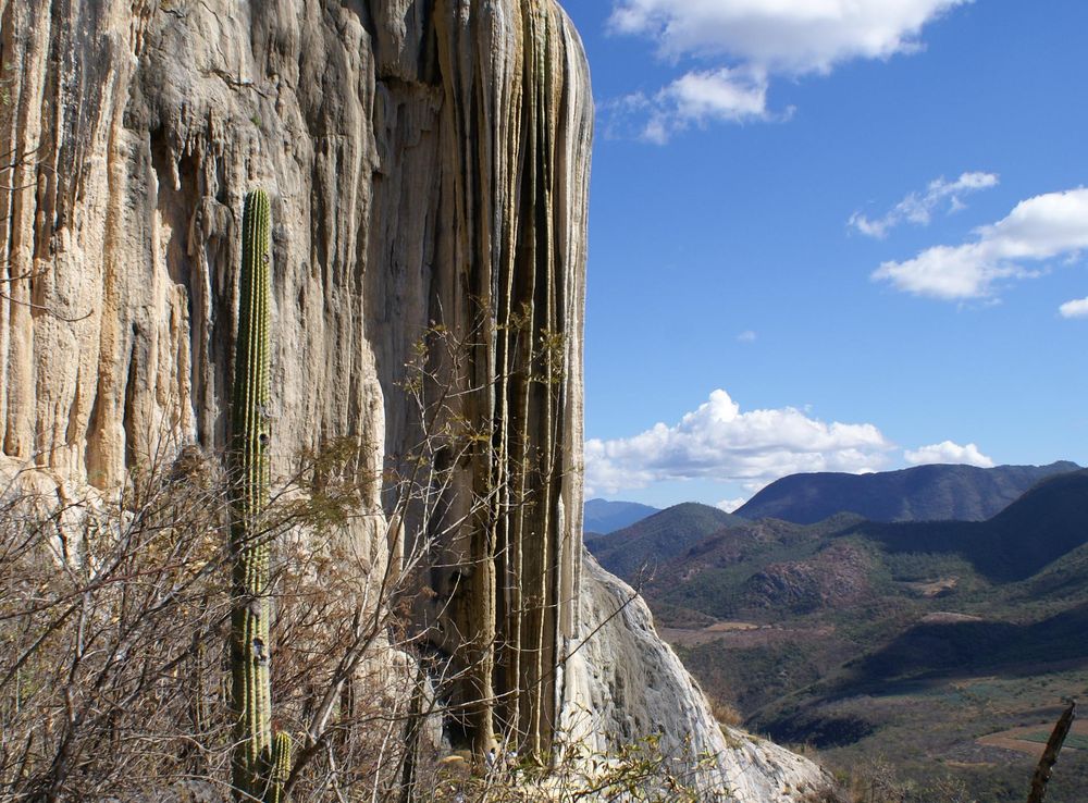 File:Formaciones rocosas de Hierve el Agua, Oaxaca, México..JPG - Wikimedia  Commons