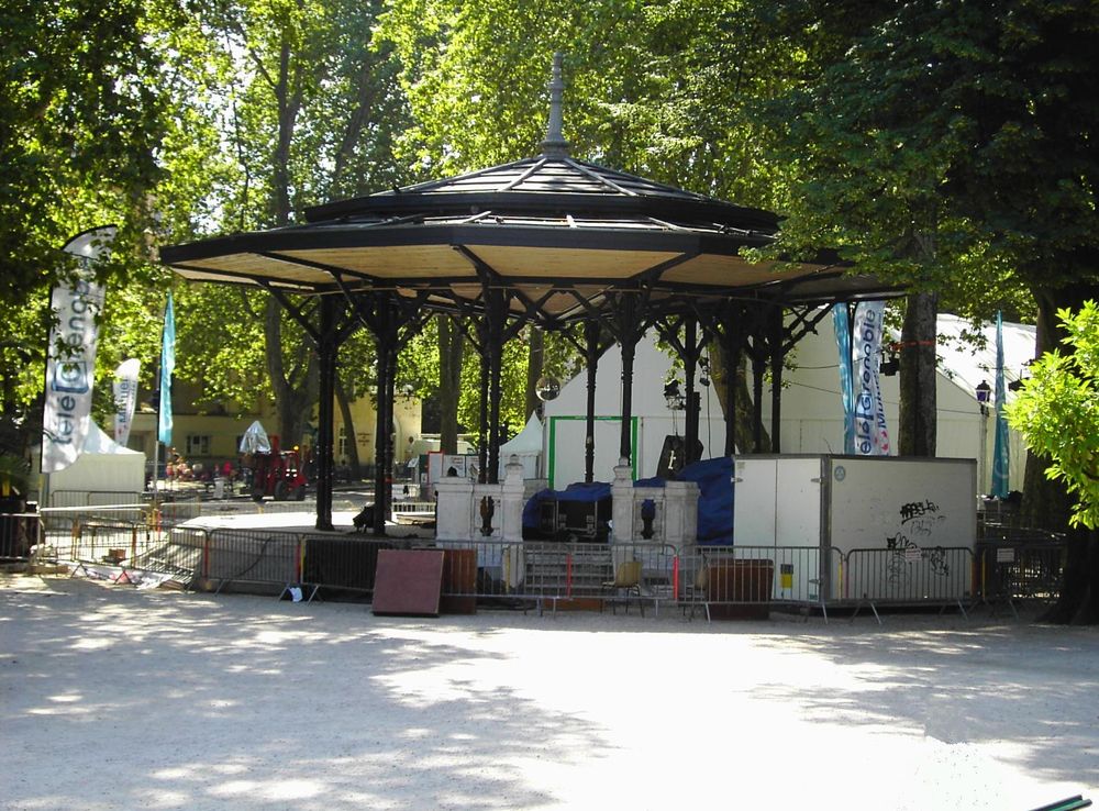 File:Kiosque jardin de ville - Grenoble.JPG - Wikimedia Commons