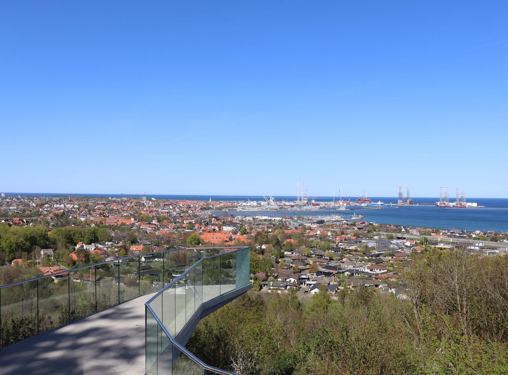 File:Udsigt fra Pikkerbakken ud over Frederikshavn.jpg - Wikimedia Commons