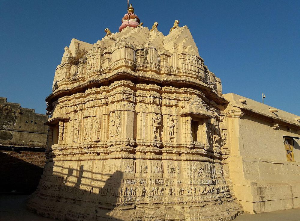 File:Brahmaji Temple of Khedbrahma2.jpg - Wikimedia Commons