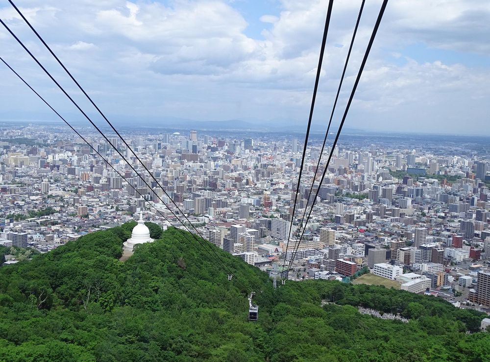 File:Cable Car (Ropeway) to Mount Moiwayama - Sapporo - Hokkaido - Japan  (47977611532).jpg - Wikimedia Commons