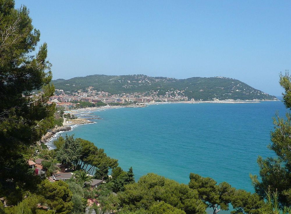 File:Andora-panorama (2).JPG - Wikimedia Commons