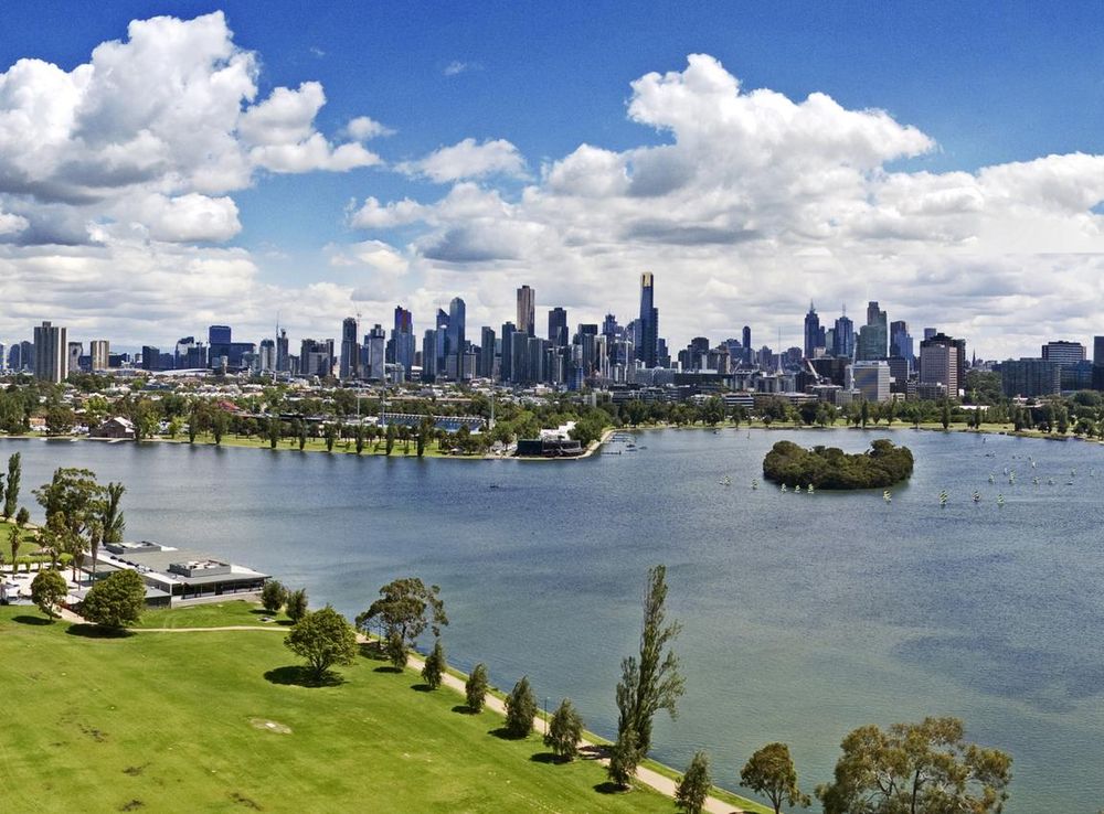File:Aerial perspective of Albert Park Lake.jpg - Wikimedia Commons