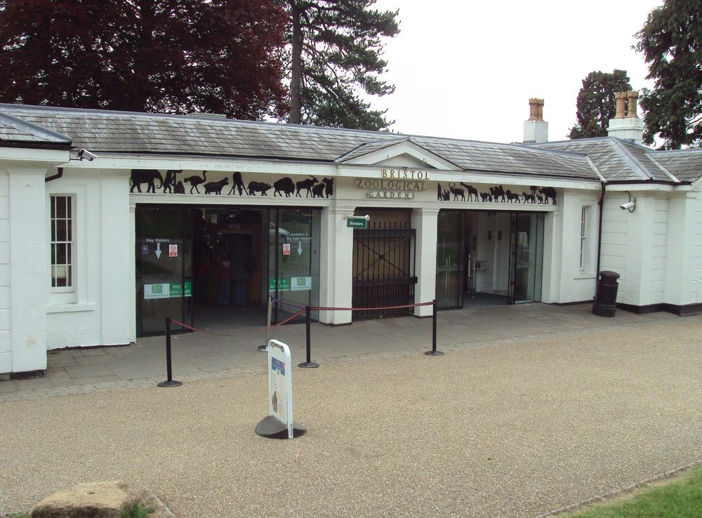 File:Bristol Zoological Gardens, entrance - DSC05741.JPG - Wikimedia Commons