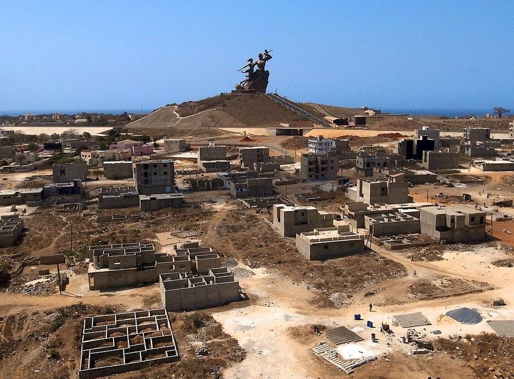 Fichier:African Renaissance Monument (5502494604).jpg — Wikipédia