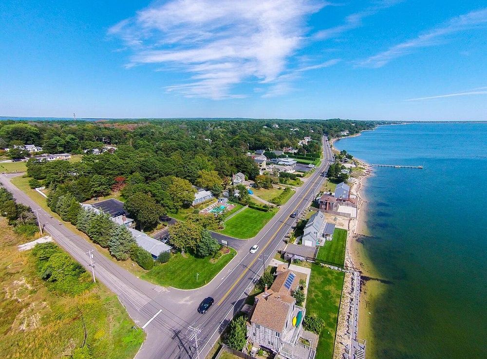 File:285-E-Montauk-Hwy-Hampton-Bays-large-003-4-Aerial-View-1334x1000-72dpi.jpg  - Wikimedia Commons