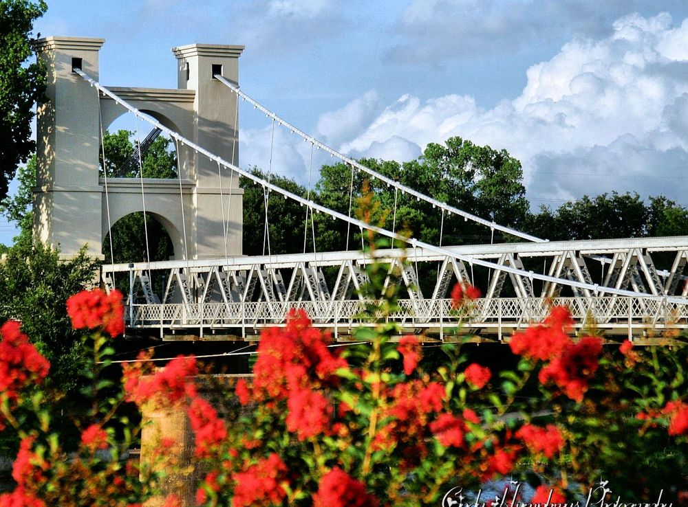 File:Waco Suspension Bridge in Waco, Texas.JPG - Wikimedia Commons