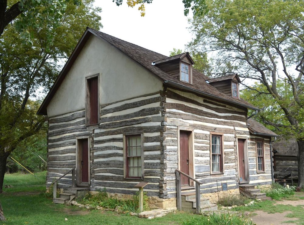 File:Darius Sales Munger House in Cowtown Wichita, KS.JPG - Wikimedia  Commons