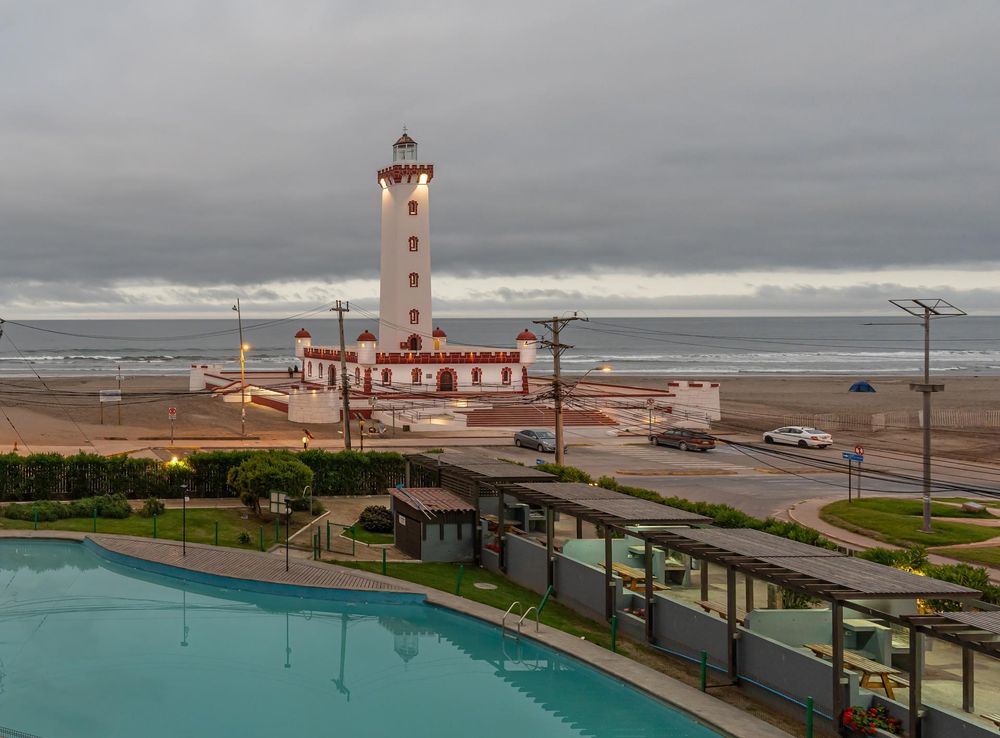 File:Vista del Faro Monumental de la Serena.jpg - Wikimedia Commons