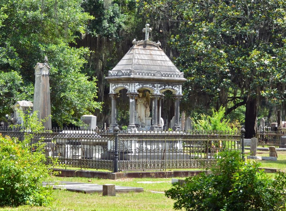 File:Old Live Oak Cemetery, Selma.jpg - Wikimedia Commons