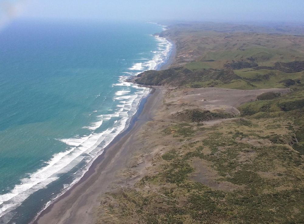 File:Ocean Beach Rd, Raglan 3297, New Zealand - panoramio.jpg - Wikimedia  Commons