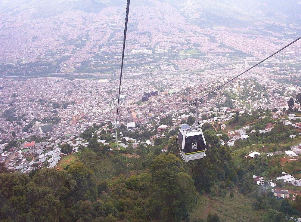 File:Telegrafico medellin cable car.JPG - Wikimedia Commons