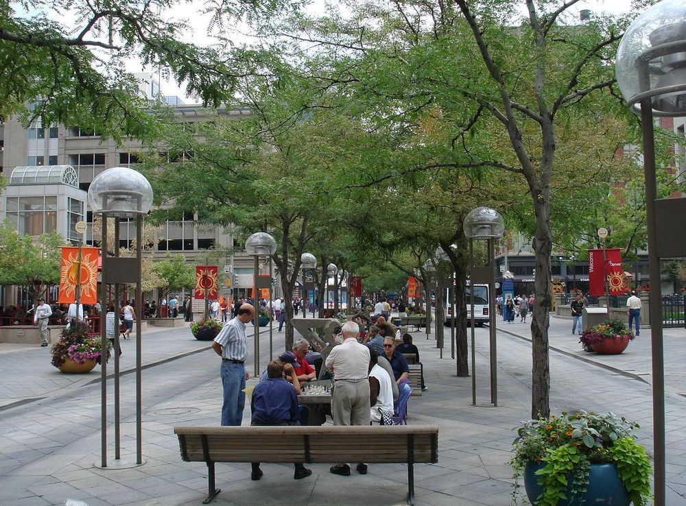File:16th Street Mall Denver.JPG - Wikimedia Commons