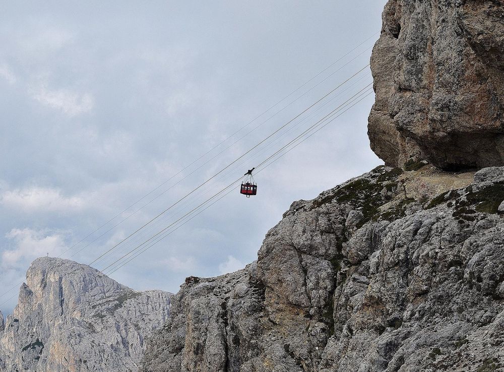 File:Funivia del Lagazuoi4.JPG - Wikimedia Commons