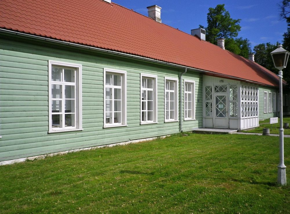 File:Pikk maja Kärdlas.jpg - Wikimedia Commons