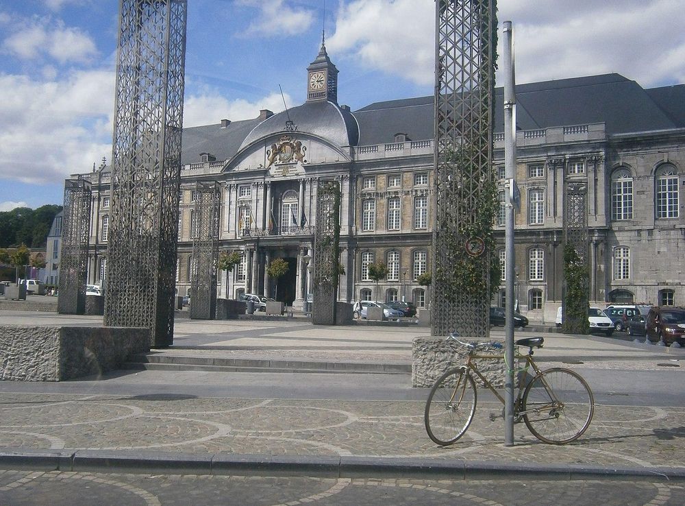 File:La place Saint Lambert de Liège.JPG - Wikimedia Commons