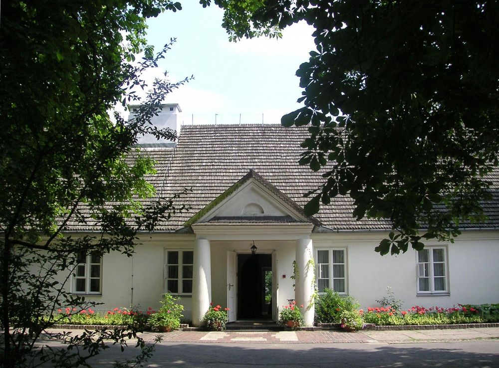 File:Poland Zelazowa Wola.jpg - Wikipedia