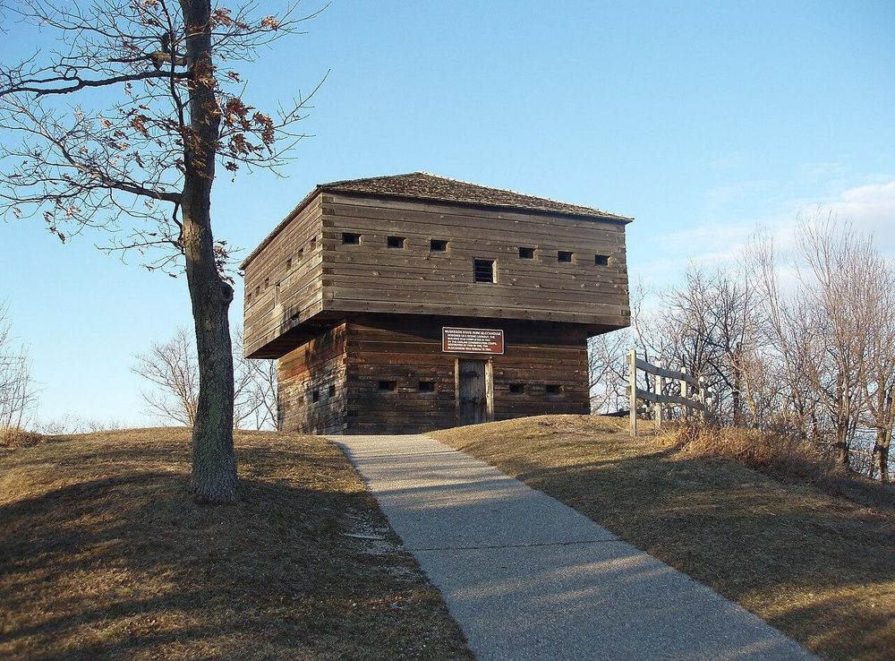 File:MuskegonStateParkBlockhouse.JPG - Wikimedia Commons