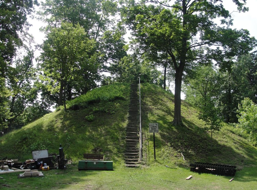 File:Mound Cemetery. Marietta, Ohio.jpg - Wikimedia Commons